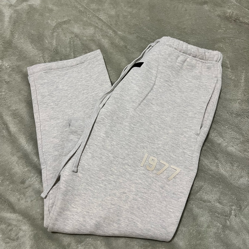 Fear of God Essentials Sweatpants - Picture 1 of 5